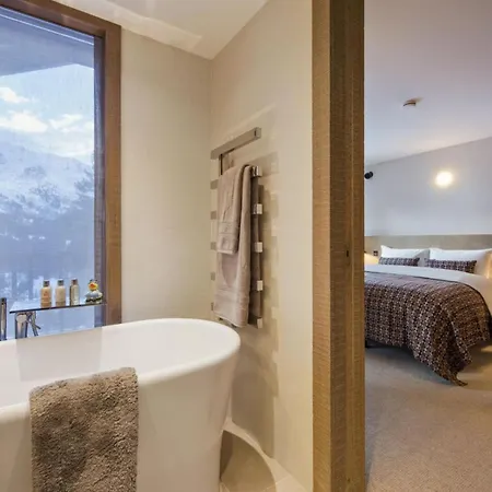 Chalet Crystal Ridge: Unparalleled Luxury Among Apartment *