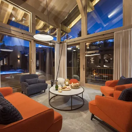 Chalet Crystal Ridge: Unparalleled Luxury Among *