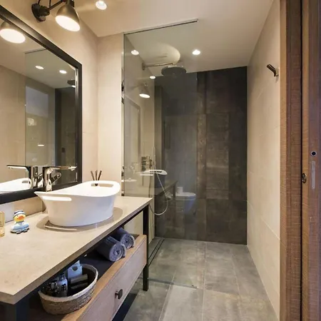 Chalet Crystal Ridge: Unparalleled Luxury Among Apartment