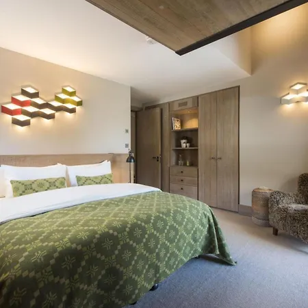 Chalet Crystal Ridge: Unparalleled Luxury Among Apartment *